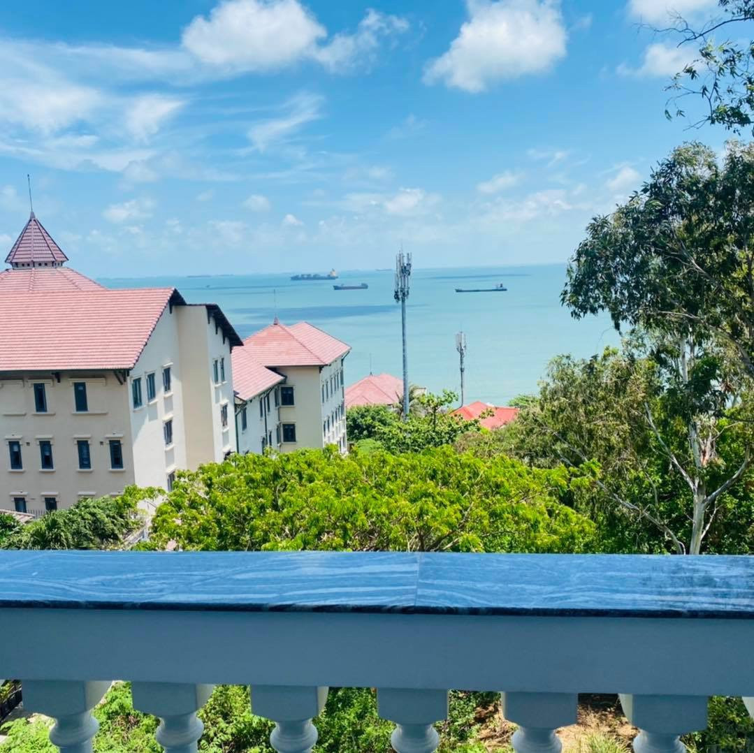 Đặc biệt, căn biệt thự của Lý Nhã Kỳ chỉ cách biển 100m2, rất tiện để nghỉ dưỡng hoặc mua để đầu tư kinh doanh.