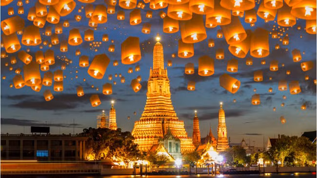 Bangkok, Thái Lan: Một trong những địa điểm tốt nhất để đi du lịch vào dịp năm mới là Bangkok, nơi có Quảng trường Thế giới Trung tâm là điểm nhấn của thành phố. Màn pháo hoa tuyệt vời sẽ được trình diễn tại đây và cả quảng trường trở nên sống động ngay khi đồng hồ điểm 0 giờ.