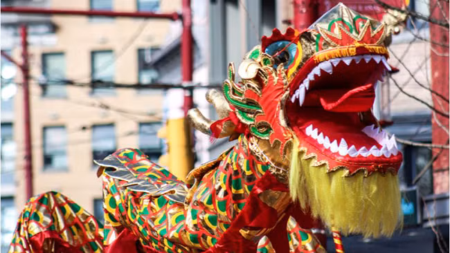 Vancouver, Canada: Cách tốt nhất để ăn mừng năm mới ở Vancouver là đặt một chuyến du thuyền và tiệc tùng thâu đêm với âm nhạc tuyệt vời, đồ uống, pháo hoa và nhiều hơn thế nữa.