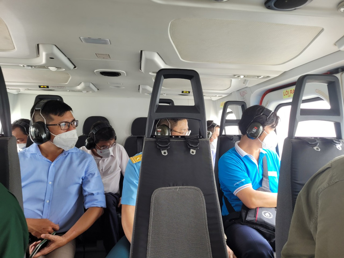 Các chuyến bay đầu tiên dịp 30/4 đang được nhiều doanh nghiệp áp dụng giá ưu đãi dao động từ 4 - 5 triệu đồng/khách cho 40 phút bay. Ảnh: Báo tin tức