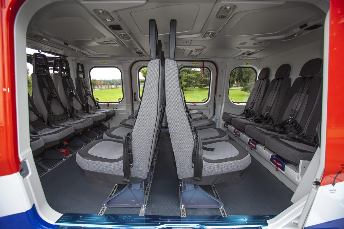 Khoang hành khách được thiết kế với 16 ghế tiêu chuẩn. Ngoài ra, bên trong trực thăng còn thiết kế tiện nghi, khả năng cách âm tốt, trang bị hệ thống điều hòa trong khoang hành khách...Ảnh: tructhang.vn