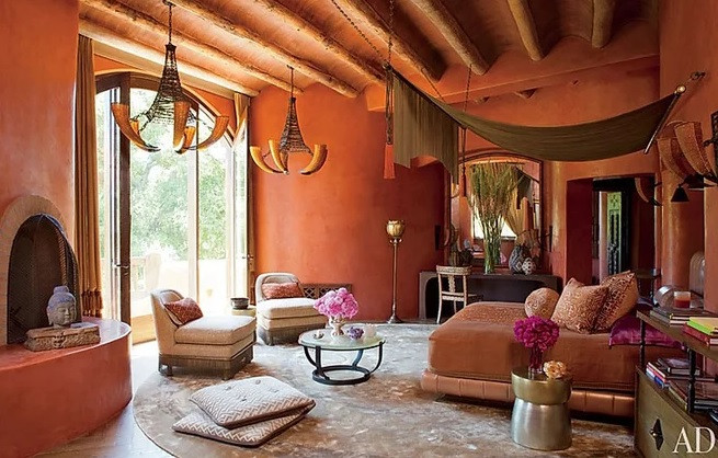 Phòng ngủ rộng rãi, mang những đường nét nhẹ nhàng và thanh lịch. Ảnh: Architectural Digest