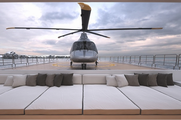 Siêu du thuyền có sức chứa 16 khách, chưa kể thủy thủ đoàn 26 người. Nat Rothschild cho thuê du thuyền Planet Nine với giá 725.000 USD mỗi tuần và 650.000 USD vào mùa đông. Ảnh: CNN