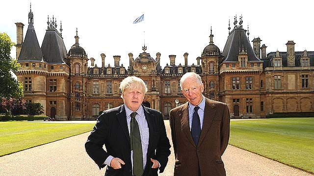 Khu dinh thự Waddesdon tọa lạc tại ngôi làng Waddesdon ở Buckinghamshire (Anh), là một trong những viên ngọc quý trong danh sách những khu bất động sản của gia đình Rothschild. Đến nay, dinh thự này có giá lên tới 210 triệu USD. Ảnh: Jewishbusinessnew.