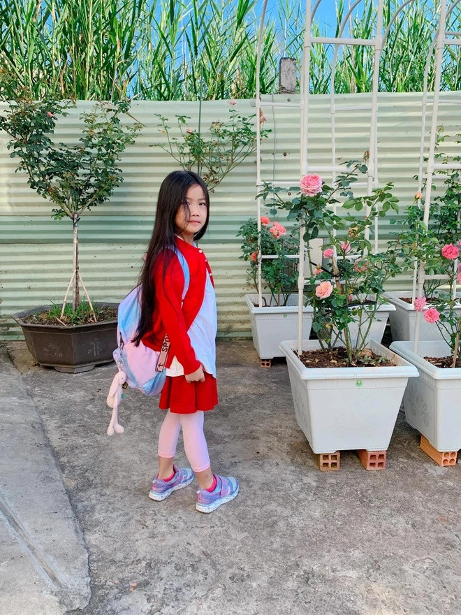 Ngoài thiết kế đẹp mắt, biệt thự của Ốc Thanh Vân còn có điểm nhấn là khu vườn rộng rãi cho các con thoả sức chạy nhảy.