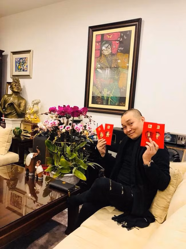 Không chỉ nằm ở vị trí "đất kim cương", căn nhà trên phố của nghệ sĩ Xuân Hinh còn sở hữu không gian thoáng đãng và có cả thang máy di chuyển. Ảnh: FBNV