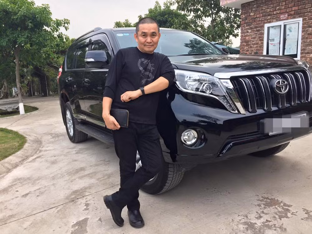 Ngoài nhà cửa, Xuân Hinh cũng đang sở hữu chiếc xế hộp đẳng cấp với giá trị không hề nhỏ.