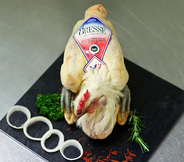 Nếu không bạn không còn cách nào khác ngoài việc phải đặt vé máy bay đến Pháp và chi trả số tiền lên tới 40 euro (tương đương 1,1 triệu đồng). Nguồn ảnh: Daily Mail/CNN/Ebay