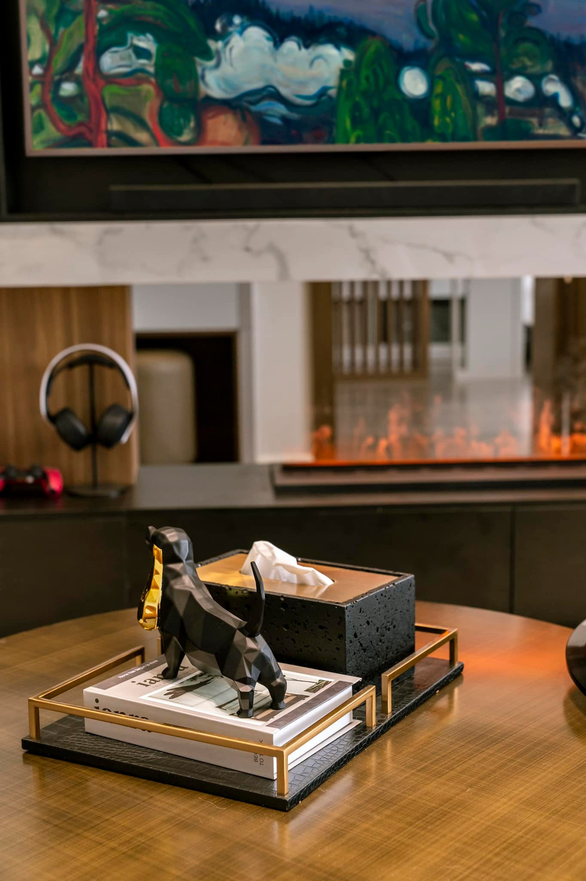 Mới đây, MC Đức Bảo hé lộ không gian sống của vợ chồng anh ở Hà Nội. Đó là căn hộ rộng 127m2. Ảnh: FBNV