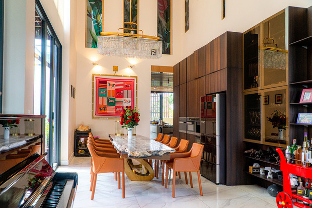 Phòng ăn hiện đại và sang trọng. Ảnh: FBNV