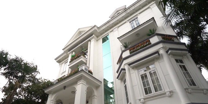 Hiện tại, vợ chồng Hoa hậu Diệu Hoa sống trong căn biệt thự rộng 1.200 mét vuông ở khu Thảo Điền, quận 2, TP HCM. Ảnh: Dân Việt