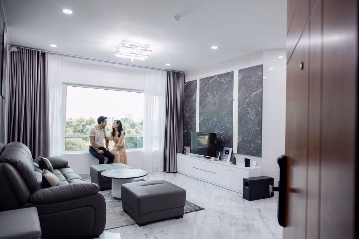 Dù khác biệt về văn hoá song Võ Hạ Trâm và ông xã người Ấn Độ luôn cố gắng để hoà hợp. Tổ ấm của cặp đôi là căn nhà 145m2 nằm ở vị trí đắc địa gần trung tâm, rộng rãi, đủ tiện ích. Ảnh: Ngoisao