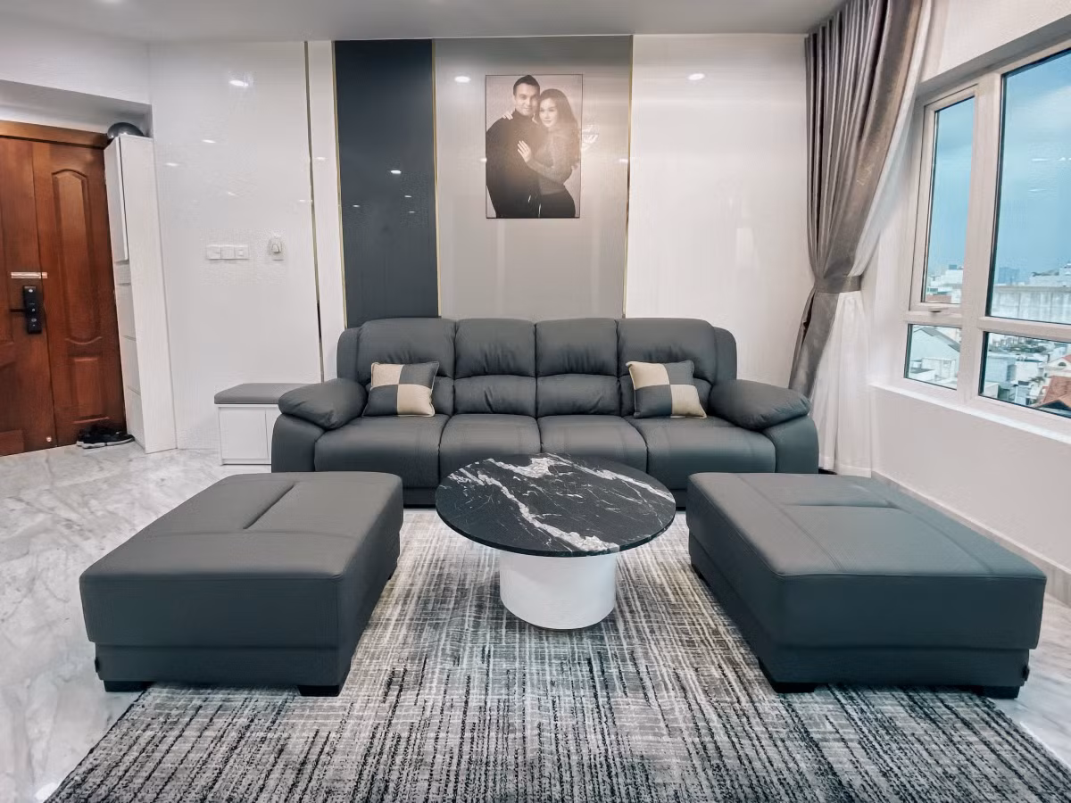 Nhà có tông màu trắng đen chủ đạo vì cả hai vợ chồng đều yêu thích sự tối giản, tinh tế. Ảnh: Ngoisao