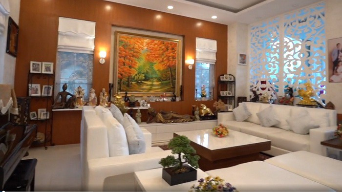 Thích sưu tầm các bức tượng nên mỗi lần đi du lịch, Diệu Hoa và ông xã lại mua về trang trí trong nhà. Ảnh: Ngoisao