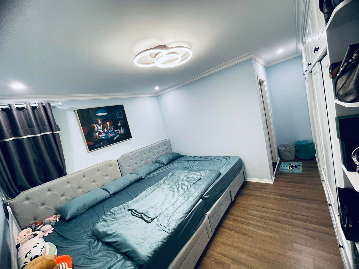 Giường cho trẻ con thoải mái lăn lộn.