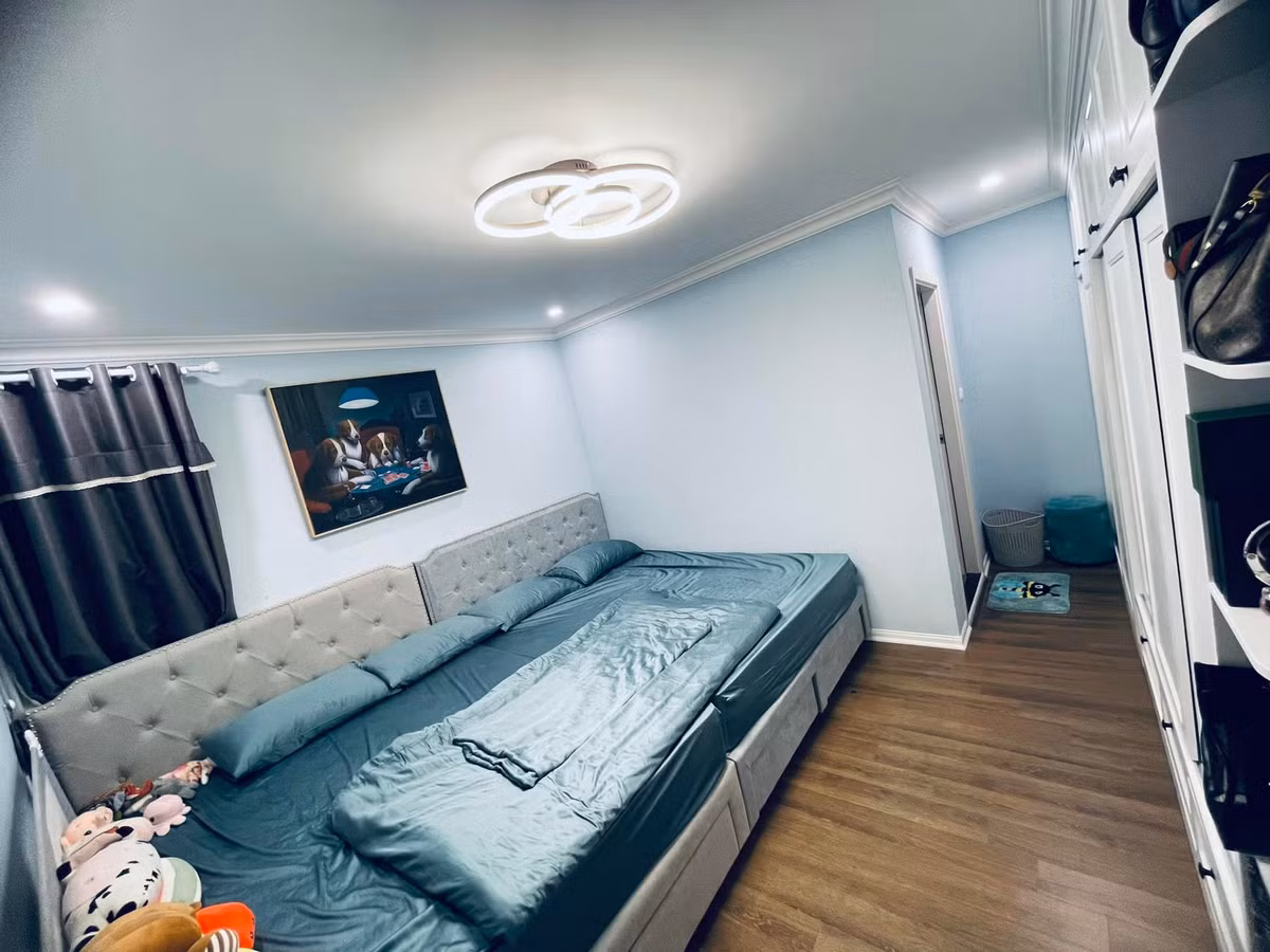 Giường cho trẻ con thoải mái lăn lộn.