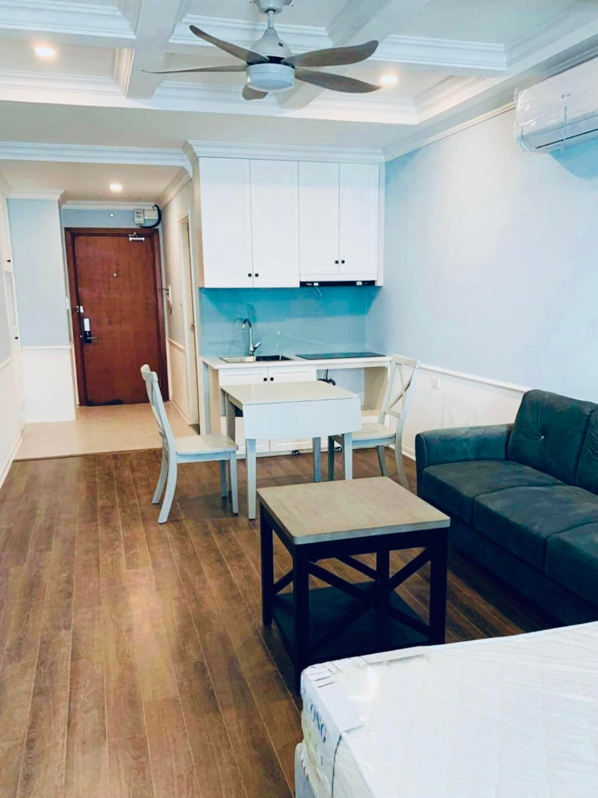 Nhà còn có thêm một căn bếp nhỏ xinh nữa.