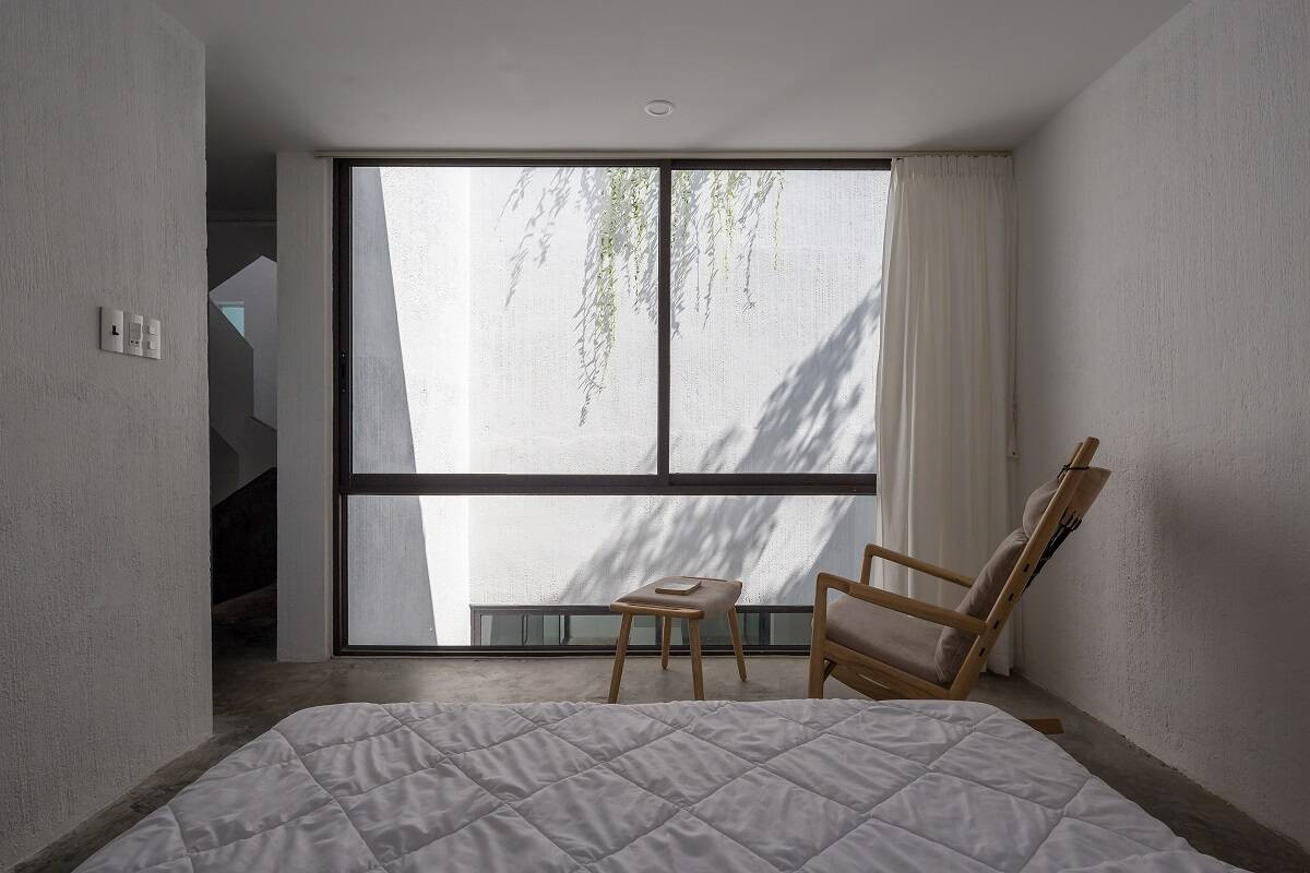 Phòng ngủ tối giản và tiện lợi. Nguồn ảnh: Hoang Le