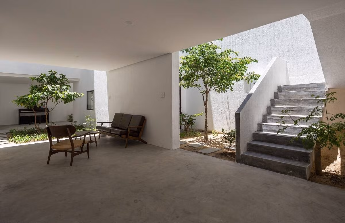 Không gian tầng 1 dạng mở chủ yếu là các khu vực chức năng phụ như bãi đỗ xe, phòng thư giãn...