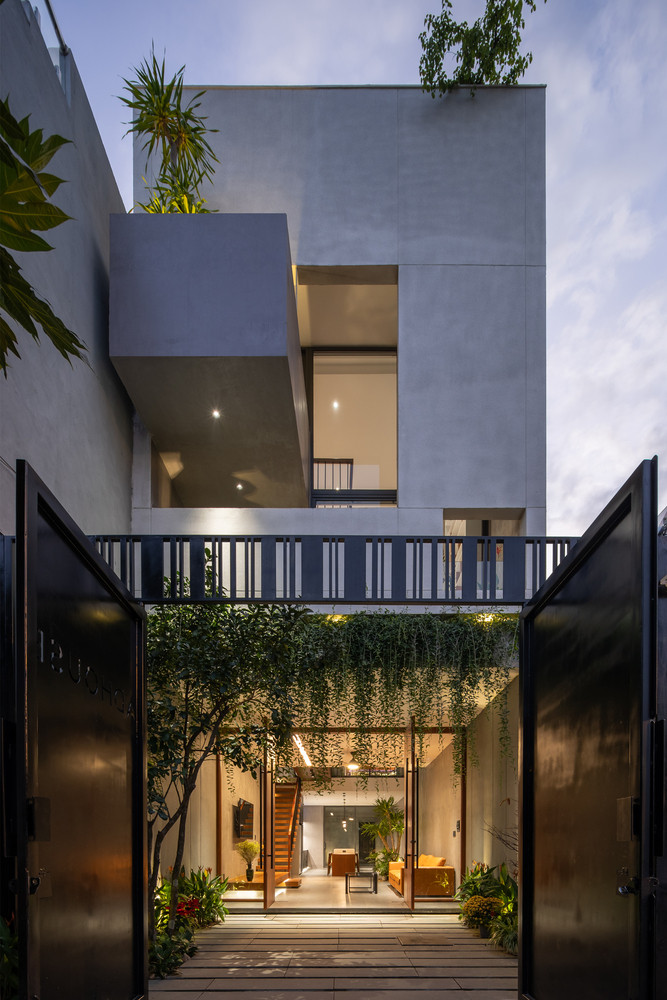 Hệ vỏ bọc bao che, đóng kín 2 lớp có những ô trống và lớp đệm thiên nhiên hạn chế tối đa tác động của thời tiết.