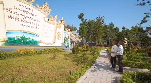 Phía sau nhà thờ chính là vườn danh nhân, với ý tưởng ghi nhớ công ơn của các danh tướng, danh nhân họ Bùi. Nguồn ảnh: Chụp màn hình KenhNhato