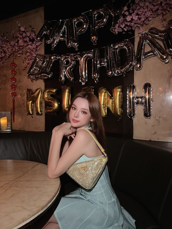 Sau 2 năm dọn về căn biệt thự triệu đô, Huyền Baby quyết định chia sẻ hình ảnh không gian đồ hiệu "đậm mùi tiền" của mình.