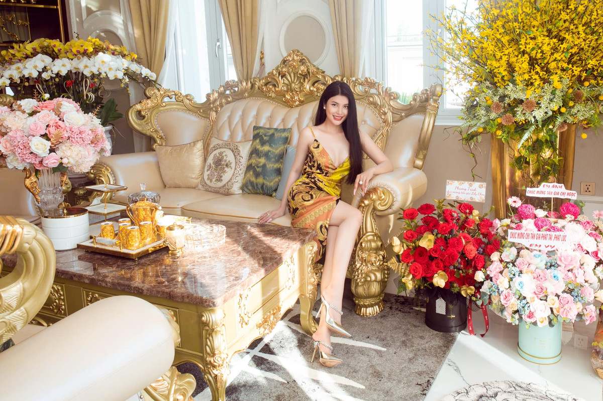 Ngôi nhà này do chính Lily Chen lên ý tưởng thiết kế, giám sát xây dựng cũng như chọn từng món nội thất.