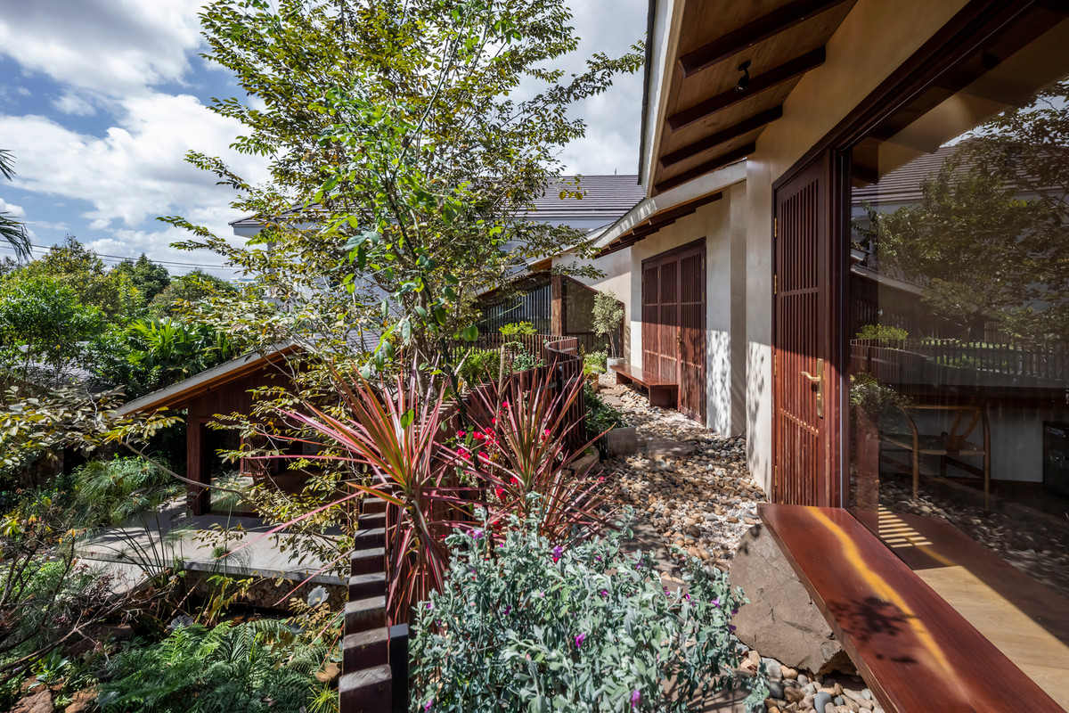 Mục tiêu chính của nhóm kiến trúc sư là tạo ra một căn nhà có thể chịu được khí hậu địa phương nhưng vẫn giữ nét độc đáo và quen thuộc của kiến trúc truyền thống, đồng thời khơi gợi những khám phá mới.