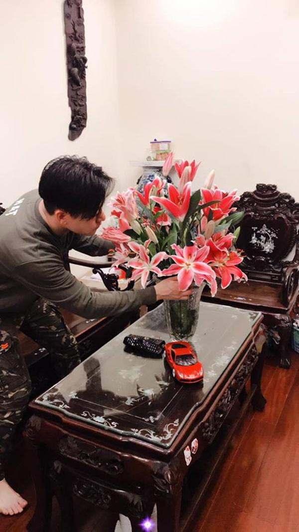 Dù có thêm ngôi nhà khác nhưng ca sĩ Tuấn Hưng vẫn thường xuyên về căn nhà trên phố Hàng Khay này. Ảnh: Khám phá