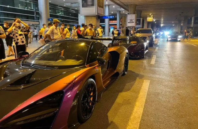 Danh tính đại gia đưa dàn xe trăm tỷ “náo loạn” sân bay Tân Sơn Nhất Danh tinh dai gia dua dan xe tram ty “nao loan” san bay Tan Son Nhat