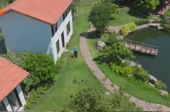 Vừa qua, Trường Giang mời Liên Bỉnh Phát, Phương Lan và Ricky Star về "Nhà trọ Destiny" để tham quan. Các khách mời không khỏi xuýt xoa trước cơ ngơi hoành tránh của vợ chồng Trường Giang - Nhã Phương. Ảnh chụp màn hình