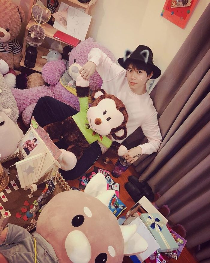 Ngoài ra, Anh Tú cũng là một tay chơi hàng hiệu thứ thiệt. Ảnh: FB Anh Tú