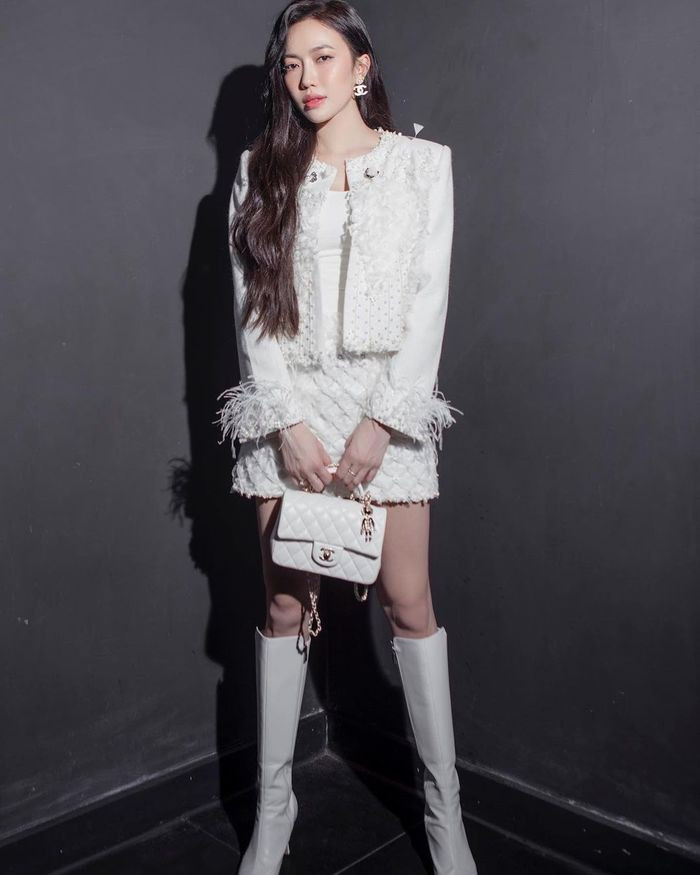 Thời gian gần đây, Diệu Nhi còn mạnh tay chi tiền cho những món đồ hàng hiệu. Ảnh: FB Diệu Nhi