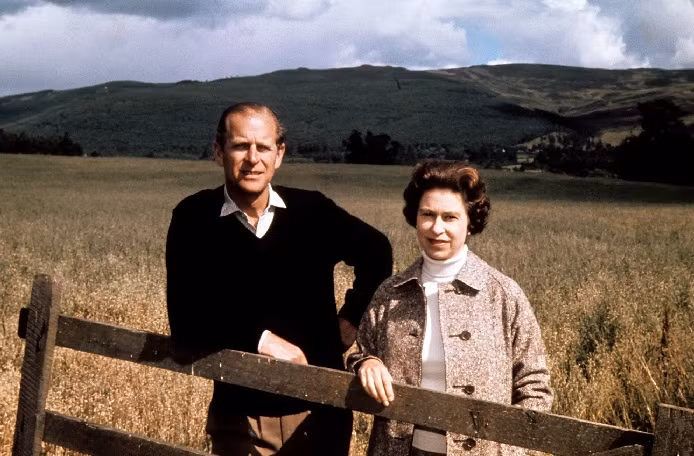 Trong suốt nhiều năm, số Hoàng thân Philip và Nữ hoàng Elizabeth đã tận hưởng không gian thoáng đãng ở bên ngoài lâu đài Balmoral.Ảnh: Getty