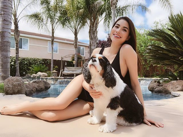 Tổ ấm của Phạm Hương tại Mỹ còn có hồ bơi lớn. Ảnh: FBNV