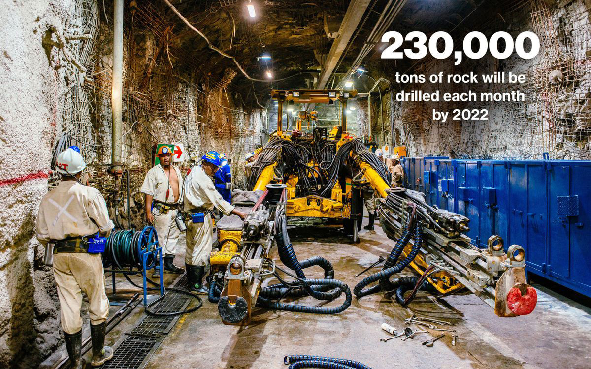 Quặng sau khi khai thác được xử lý tại một nhà máy luyện kim trung tâm.