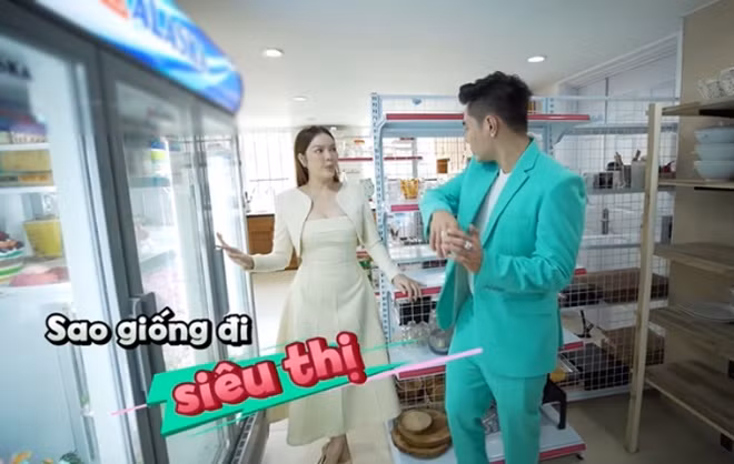 Căn nhà có tới 2 tầng bếp. Lý Nhã Kỳ cho biết mỗi tủ lạnh sẽ được cất giữ những thứ khác nhau từ hoa, bánh ngọt đến rau củ, trái cây...Ảnh chụp màn hình