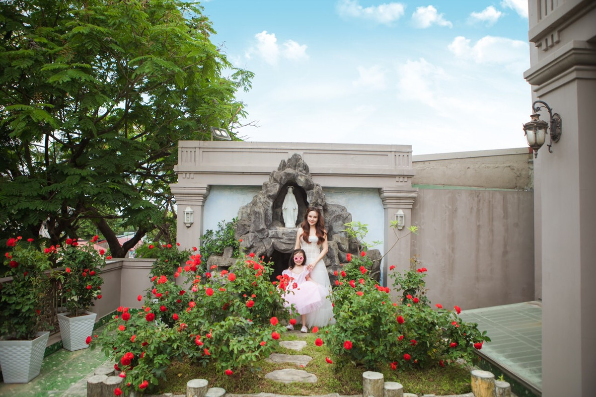 Can canh biet thu dat vang nhu lau dai o Hai Phong cua Vy Oanh