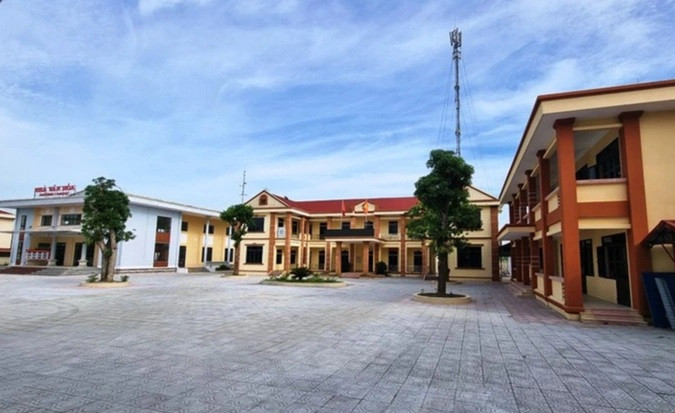 Tru so phuong dong cua, tat ca can bo di du lich trong ngay lam viec