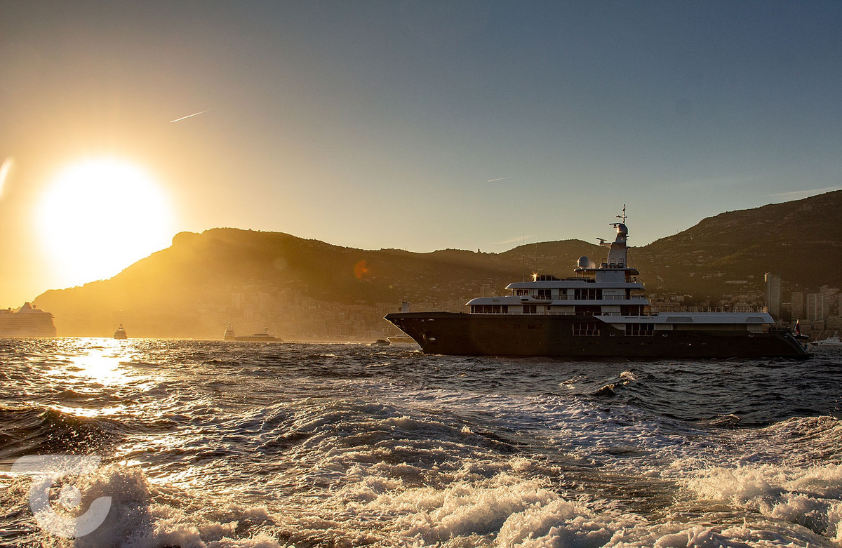 Rất ít du thuyền có thể đi vòng quanh thế giới như Planet Nine. Planet Nine dài 73,2 m, được thiết kế để phục vụ các cuộc phiêu lưu trên những hành trình lạnh giá nhất thế giới.