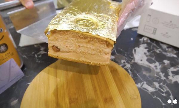 Không chỉ làm đẹp, nhiều người còn thưởng thức các món ăn dát vàng. Ảnh: Facebook