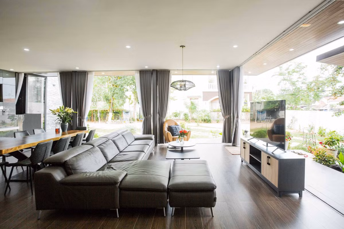 Phòng khách, bếp - ăn được thiết kế liên hoàn.