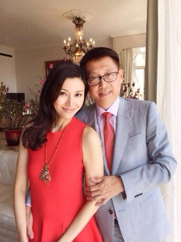 Sau đó, Lý Gia Hân từ bỏ sự nghiệp, chấp nhận những quy tắc khắt khe của gia đình họ Hứa để sống hạnh phúc bên Hứa Tấn Hanh.