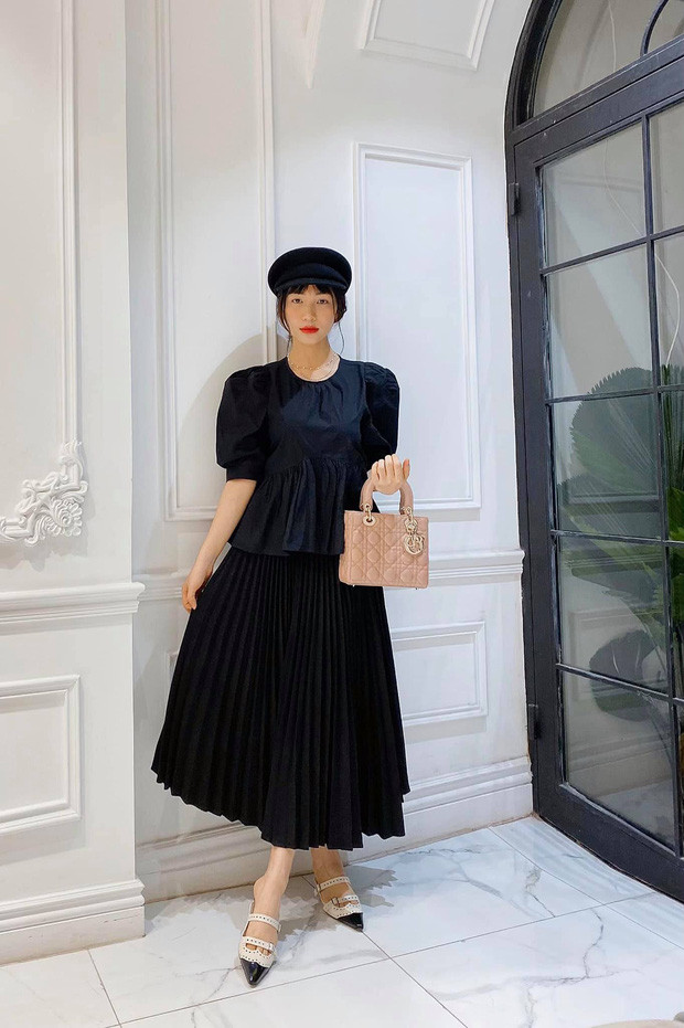 Mẫu túi Dior màu hồng nude nữ tính giá hơn 106 triệu đồng.