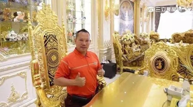 Tiếp quản quyền điều hành từ cha mình 10 năm trước, vị đại gia này đã đẩy hiệu suất làm việc của công ty lên đỉnh cao và đạt top 3 doanh nghiệp trong ngành vận tải máy móc ở châu Á. Ảnh: Suara