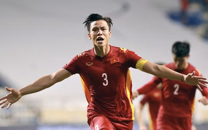 Theo Dân Việt, Quế Ngọc Hải có thể nhận lương lên tới hơn 100 triệu đồng/tháng tại SLNA, thậm chí có thể lên mức 150 triệu đồng/tháng – trở thành cầu thủ nội nhận lương cao nhất tại V.League…Ảnh: VTV