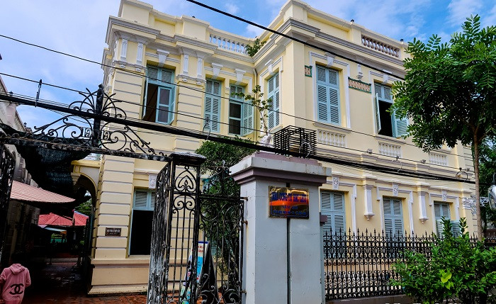 Ngôi nhà được dân địa phương gọi là "nhà lớn" vì trông bề thế, nổi trội ở lục tỉnh miền Tây thời bấy giờ. Ảnh: DulichVietnam