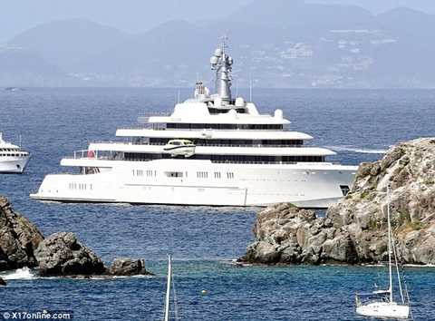 Phương tiện di chuyển của tỷ phú này và gia đình trong kỳ nghỉ năm mới là du thuyền Eclipse. Đây là một trong những du thuyền lớn nhất trên thế giới. Ảnh: DM