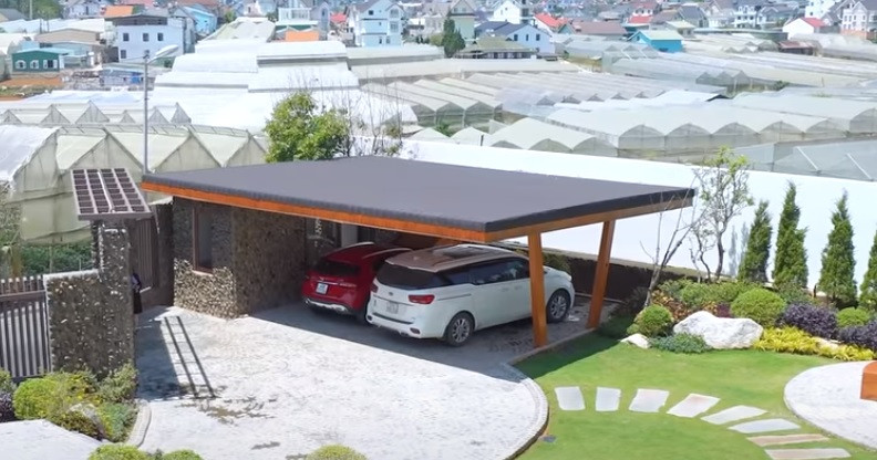 Gara để được 2 chiếc ô tô.