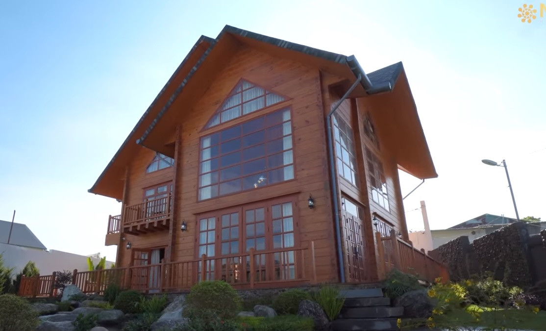 Chiêm ngưỡng biệt thự gỗ thông độc nhất Việt Nam của đại gia Đà Đạt Chiem nguong biet thu go thong doc nhat Viet Nam cua dai gia Da Dat